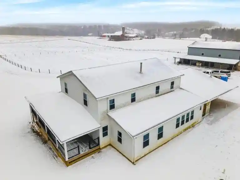 Inside An 8-Bedroom Amish Home With Just 1 Bathroom (29 Photos)