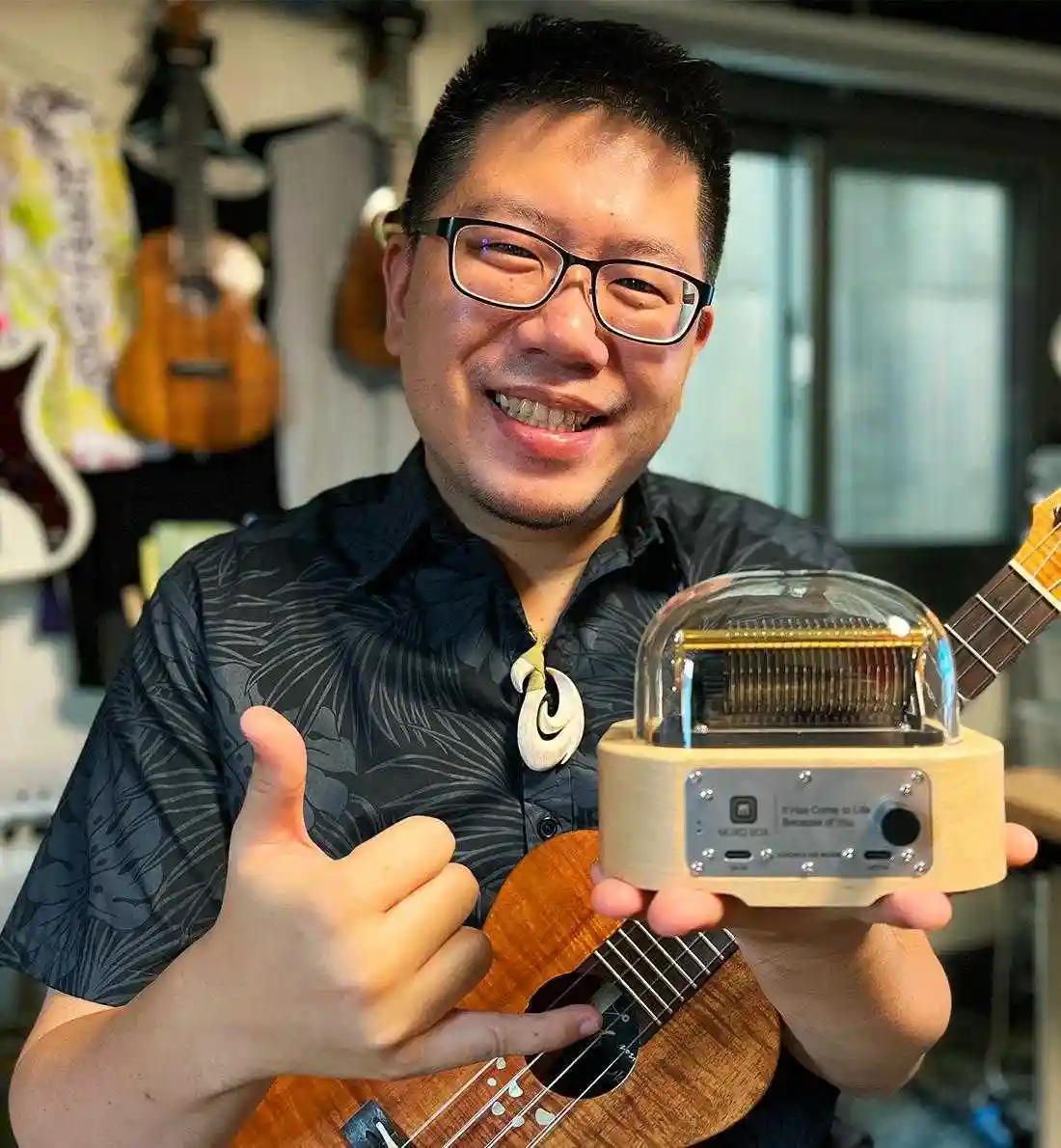 The ukulele instructor, G.J. Lee is holding his Muro Box-N20 Music Box.