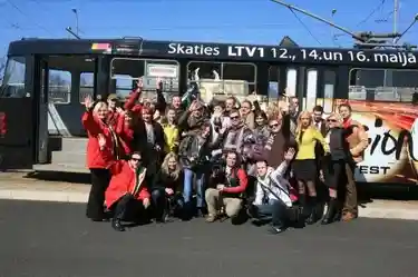 83022.jpg (47270 bytes)