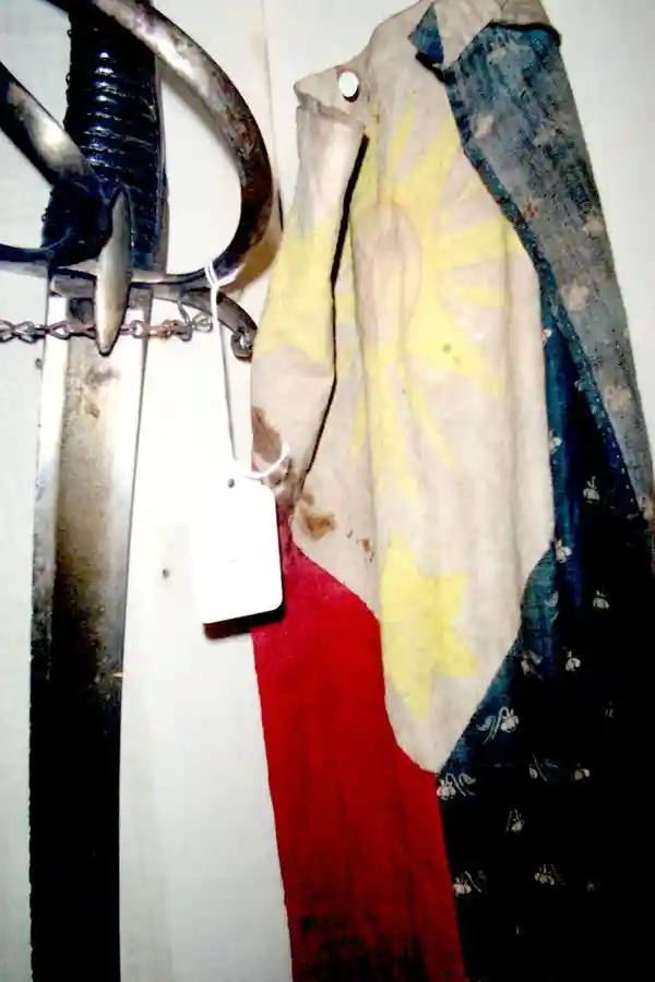 [Historical Flag of Philippines]