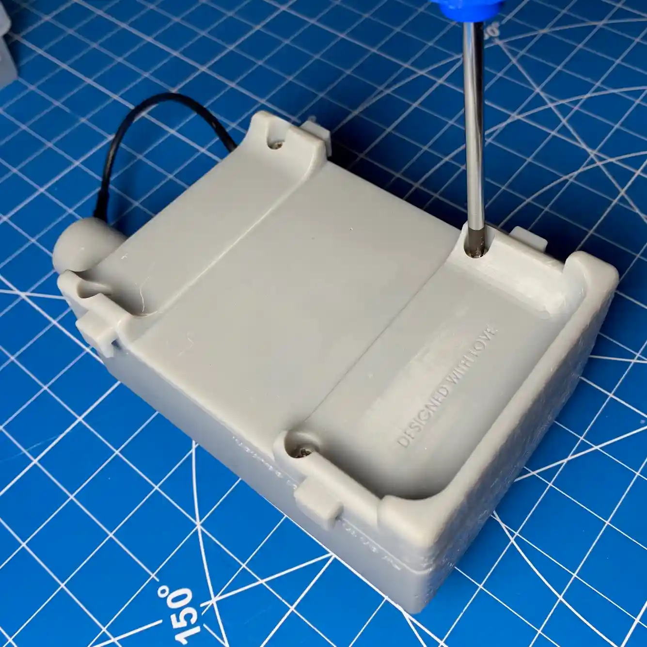 Screw on the Battery Back