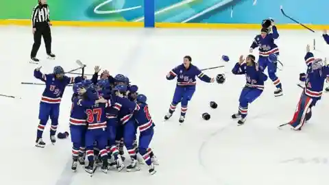 The US ice hockey team celebrates Megan Keller's goal