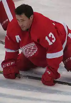 Pavel Datsyuk exercising, 2015 — Cropping.jpg