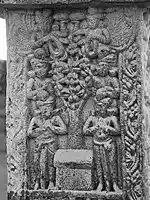 041 Worshipping the Bodhi Tree (32906630124).jpg