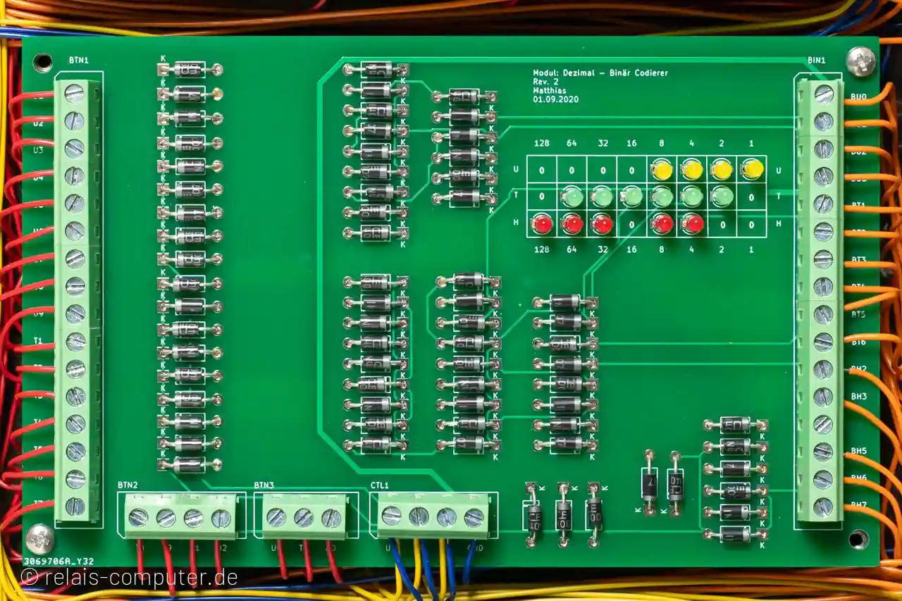 Binärkodierer um Dezimaleingabe (1 aus 10 Einzelsignalen) in ein Binärwort 8 bit umzuwandeln. Anzeige der Binärwerte mittels LED Matrix