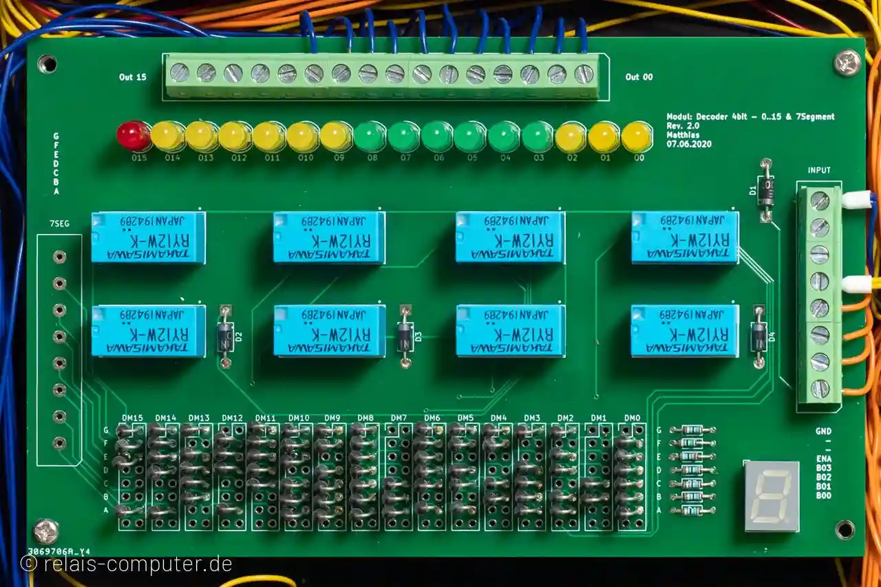 Dekoder um Zählerstand binär 4 bit in 1 aus 16 Steuersignalen umzuwandeln