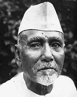 Allauddin Khan, a Hindustani classical music sarod player was also an influential teacher. Among his students were the sitarist Ravi Shankar, sarod player Ali Akbar Khan, and flutist Pannalal Ghosh.