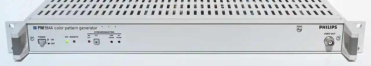 PM5644[G/M/L/P/N/I]/00 - Typical front panel of a 4:3 model.