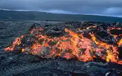 ʻAʻa advances over solidified pāhoehoe on Kīlauea, Hawaiʻi