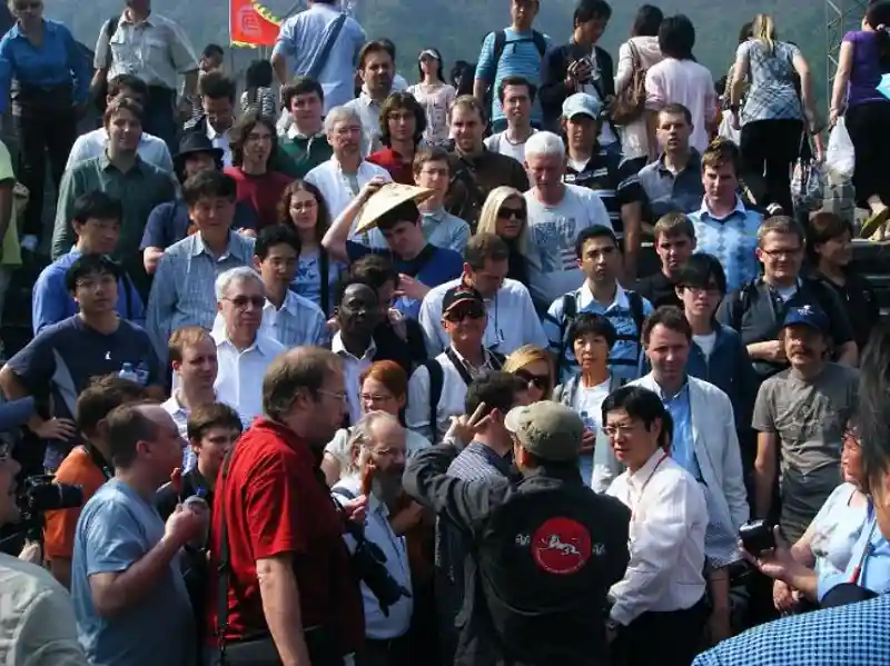 Group2008ChineseWall.jpg