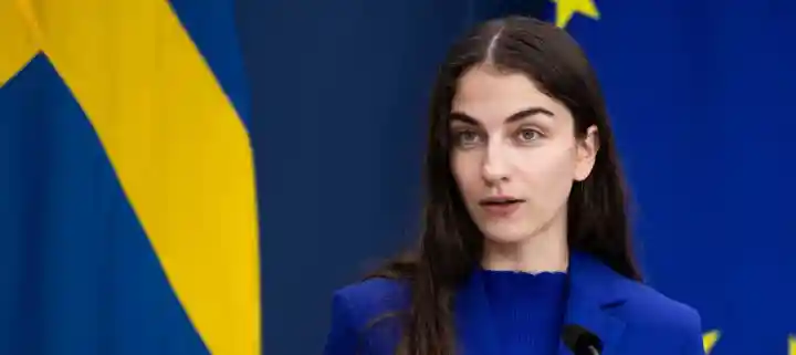 Romina Pourmokhtari presenterar handlingsplan för biologisk mångfald